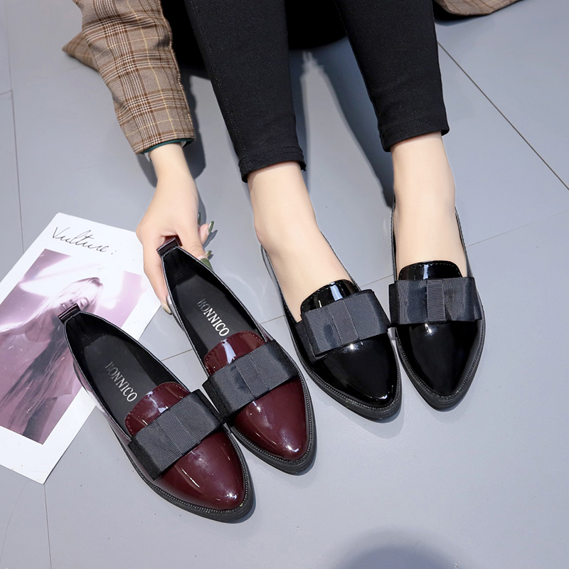 ブラック/ワインレッドのパテントレザーのポインテッドトゥフラ - Women Shoes Black のレビューと価格