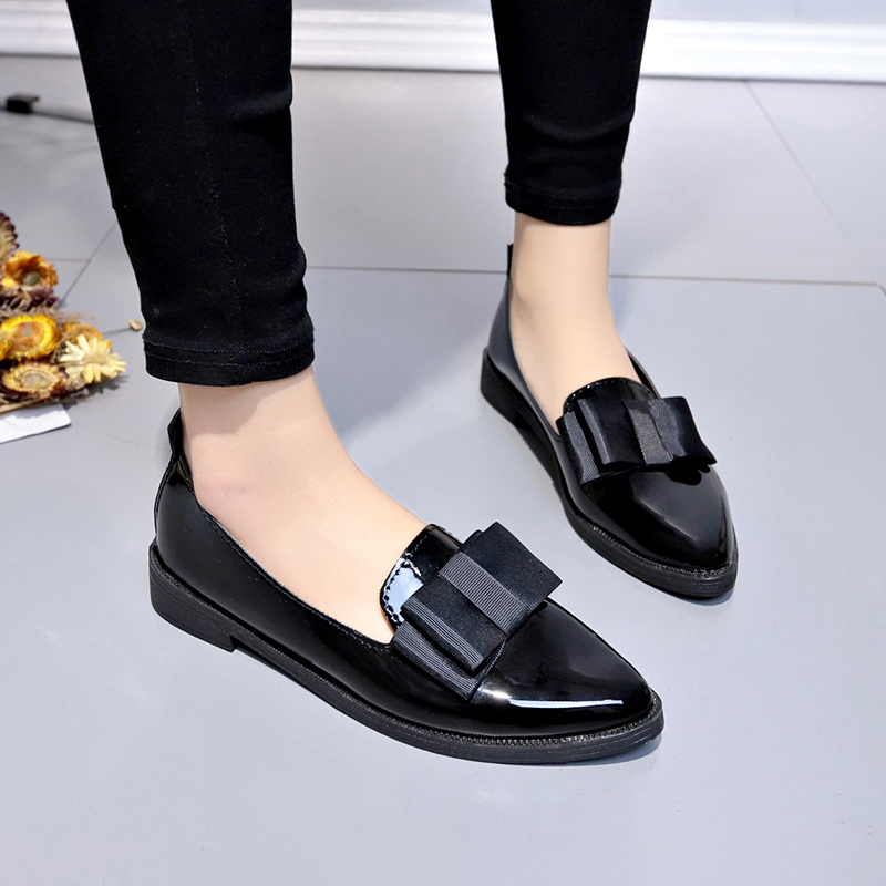 ブラック/ワインレッドのパテントレザーのポインテッドトゥフラ - Women Shoes Black のレビューと価格