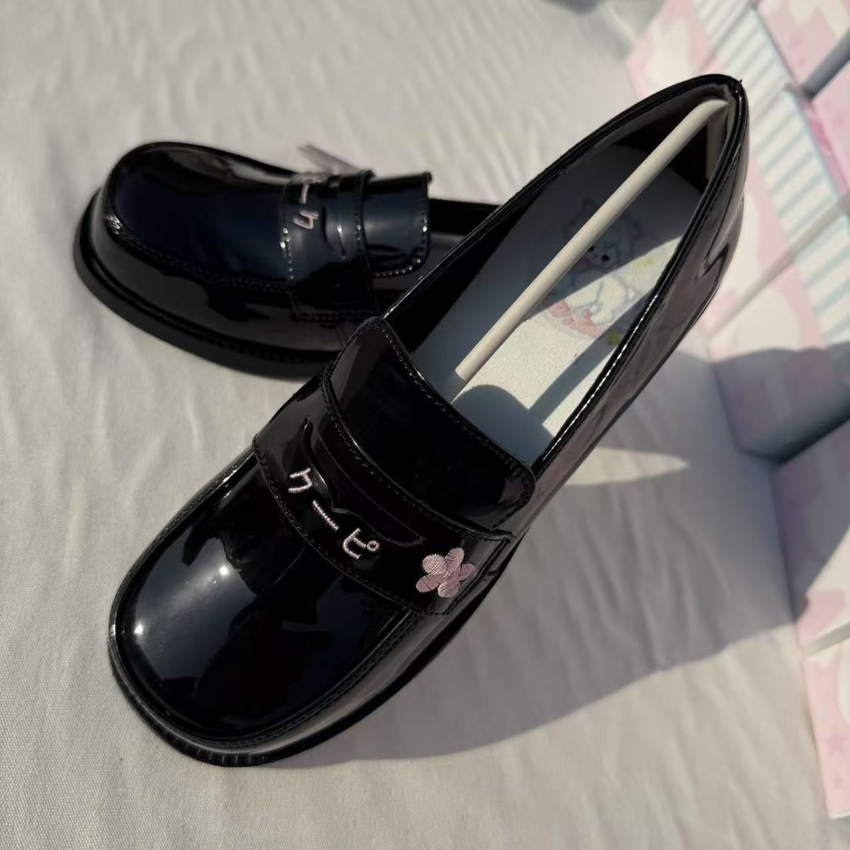 素敵な日本風女子ロリータJK縫製シューズ、女子学生向け刺繍入 - Women'S Shoes Kitten Heels のレビューと価格