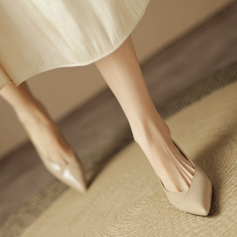 スリッポン パテントレザー シングルシューズ 秋の新作 ポイ - Patent Leather Pump のレビューと価格