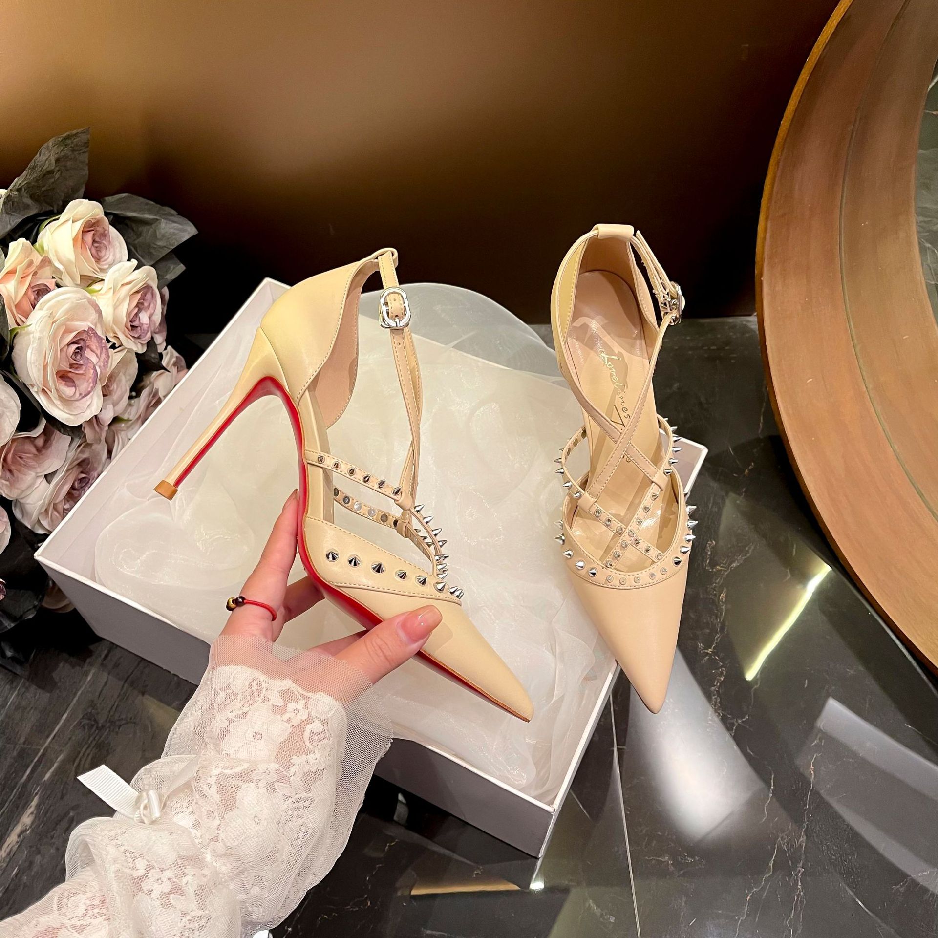 レトロな女性の靴サンダルスティレットヒールスーツ女性ベージュ - Women Shoes Black のレビューと価格